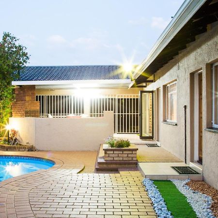 Sollunaa Guesthouse Sandton Εξωτερικό φωτογραφία